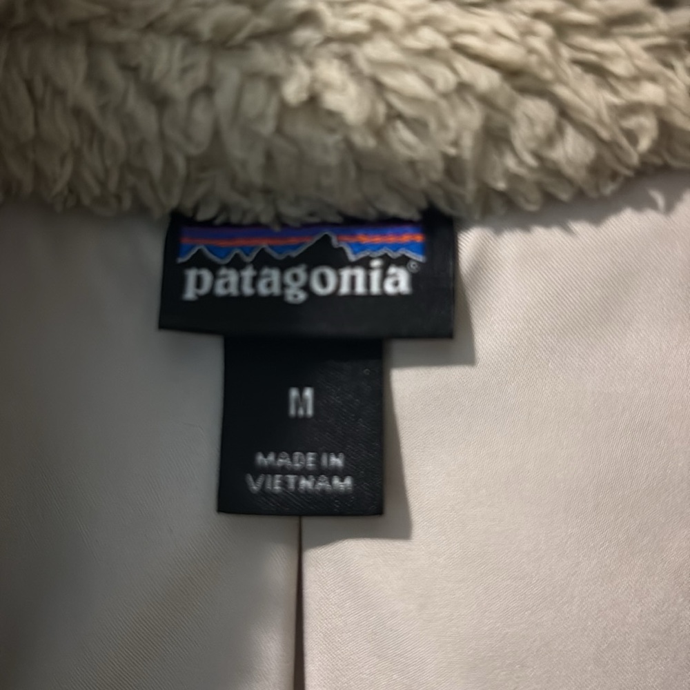 Patagonia Tan/Cream Fleece Vest - Picture 2 of 4